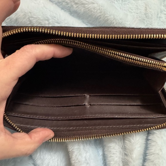 Louis Vuitton Dark burgundy - Picture 8 of 16